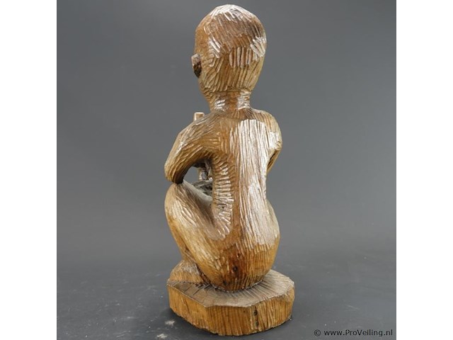 Handgesneden houten beeld van een afrikaanse man in makonde-stijl - afbeelding 4 van  5