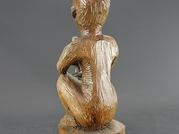 Handgesneden houten beeld van een afrikaanse man in makonde-stijl - afbeelding 4 van  5