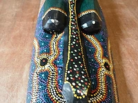 Handgesneden wandmasker met met de hand aangebrachte dot art - afbeelding 4 van  5
