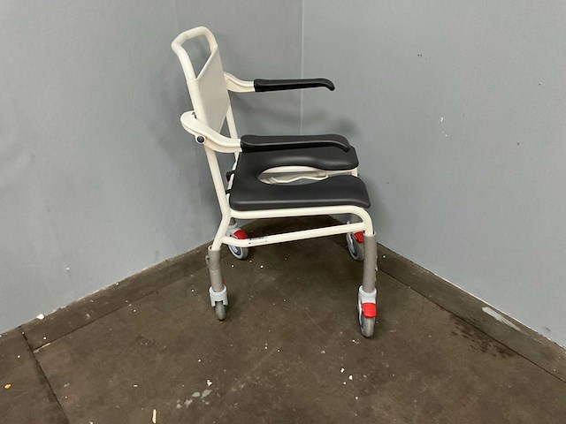 Handicare toiletstoel soft seats badaccessoire - afbeelding 3 van  5