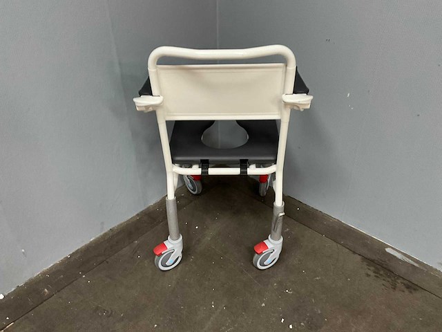 Handicare toiletstoel soft seats badaccessoire - afbeelding 4 van  5