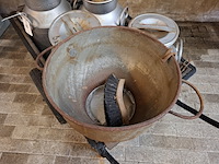 Handkar met 5x diverse melkbus en teems - afbeelding 2 van  10