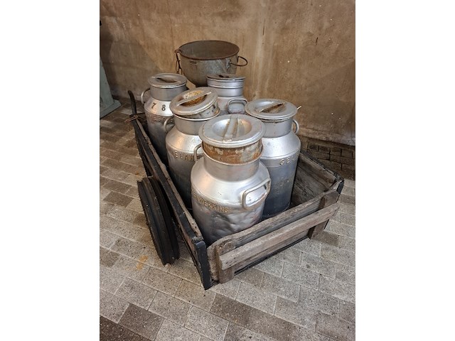 Handkar met 5x diverse melkbus en teems - afbeelding 4 van  10