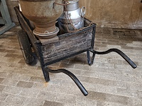 Handkar met 5x diverse melkbus en teems - afbeelding 7 van  10