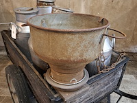 Handkar met 5x diverse melkbus en teems - afbeelding 8 van  10