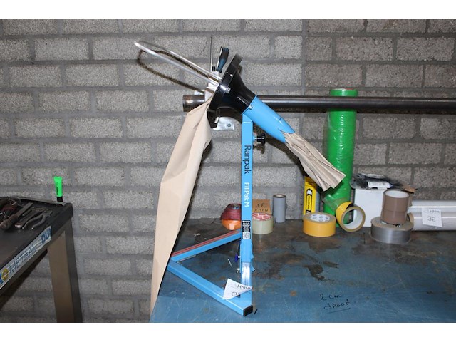 Handmatige papieropvulmachine ranpak fillpack m met doos papier. - afbeelding 1 van  2