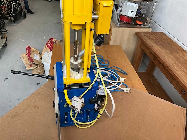 Handmatige spuitgiet machine met compressor - afbeelding 13 van  18