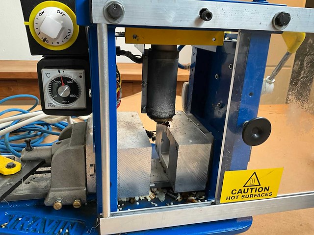 Handmatige spuitgiet machine met compressor - afbeelding 14 van  18