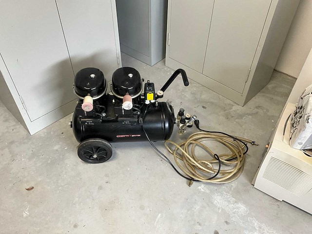 Handmatige spuitgiet machine met compressor - afbeelding 17 van  18