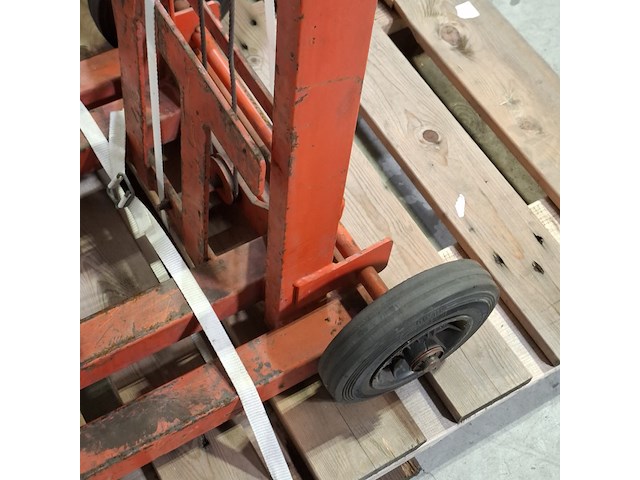 Handmatige stapelaar en garagekrik, o.a overtoom - afbeelding 2 van  12