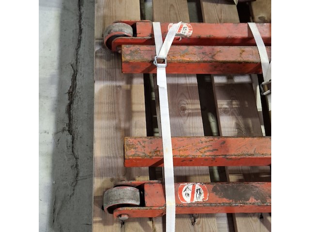 Handmatige stapelaar en garagekrik, o.a overtoom - afbeelding 3 van  12