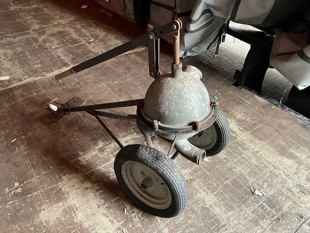 Handmatige waterpomp/ gierpomp - afbeelding 1 van  3