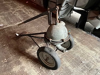 Handmatige waterpomp/ gierpomp - afbeelding 1 van  3