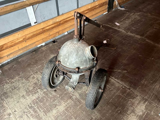 Handmatige waterpomp/ gierpomp - afbeelding 2 van  3