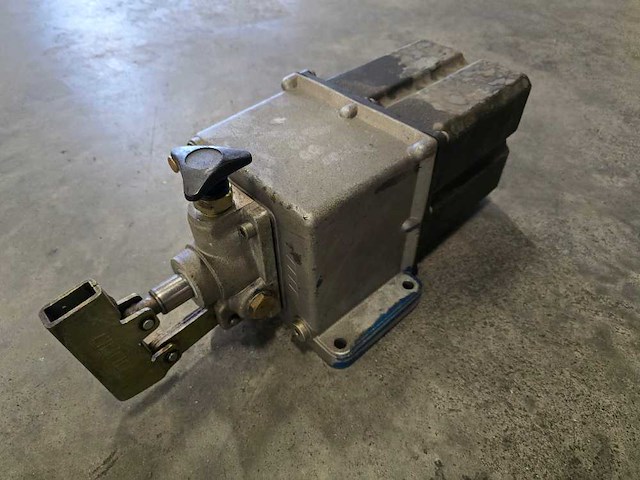 Handpomp - hydraulisch aggregaat - afbeelding 2 van  2