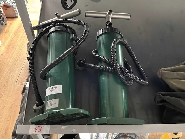 Handpomp (2x) - afbeelding 1 van  2