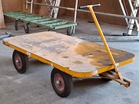Handtrekwagen geel