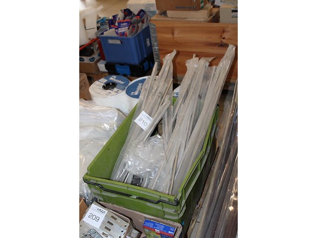 Handvaten in diverse lengtes in kunststof krat. - afbeelding 2 van  3