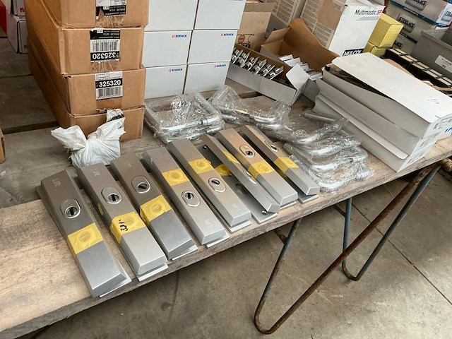 Hang en sluitwerk (8x) - afbeelding 1 van  2