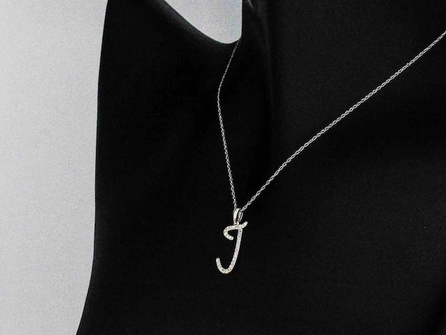 Hanger letter j met natuurlijke diamanten - afbeelding 6 van  6