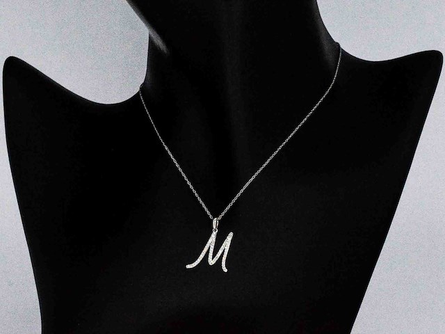 Hanger letter m met natuurlijke diamanten - afbeelding 2 van  4
