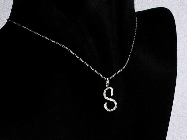 Hanger met echte natuurlijke diamanten letter s - afbeelding 4 van  5