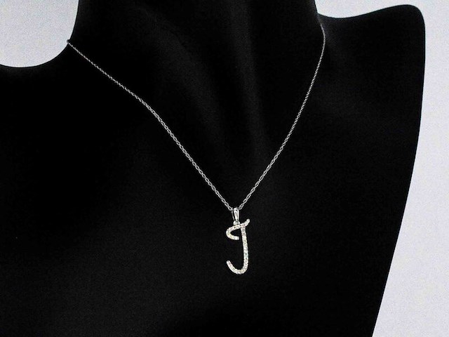 Hanger met natuurlijke diamanten in de letter j - afbeelding 3 van  7