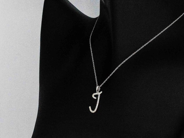 Hanger met natuurlijke diamanten in de letter j - afbeelding 5 van  7