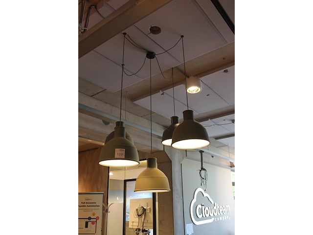Hanglamp muuto unfold met 5 lichtpunten met rubberen kappen met doorsnede 31 cm. - afbeelding 2 van  3