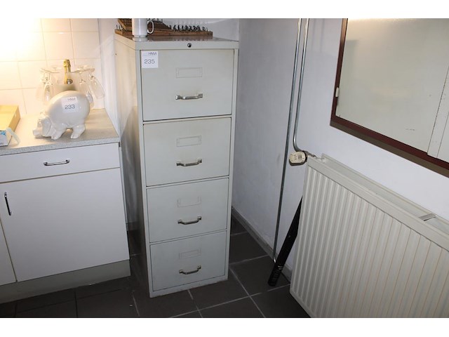 Hangmappenkast met 4 laden. afmeting 50 x 70 x 130 cm. - afbeelding 1 van  3