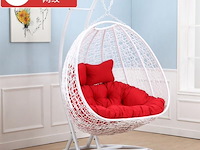 Hangstoel dubbel: 2 persoons 130 cm breed -hoogte 200 cm - wit frame / rode kussens - afbeelding 2 van  3