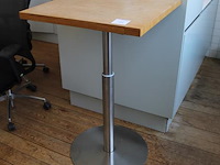 Hangtafel met houten blad. afmeting 70 x 70 x 112 cm. - afbeelding 2 van  3