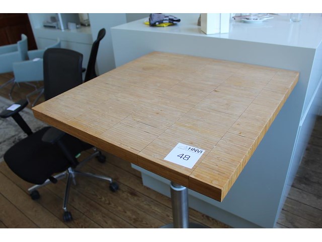 Hangtafel met houten blad. afmeting 70 x 70 x 112 cm. - afbeelding 3 van  3