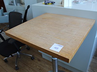 Hangtafel met houten blad. afmeting 70 x 70 x 112 cm. - afbeelding 3 van  3