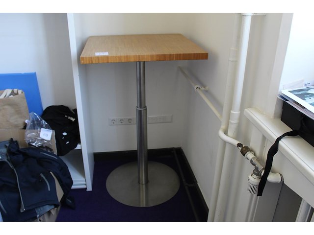 Hangtafel met houten blad. afmeting 70 x 70 x 112 cm. - afbeelding 1 van  2