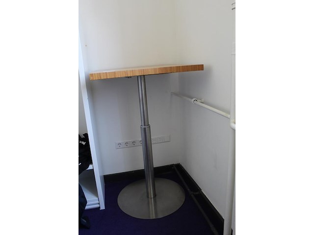 Hangtafel met houten blad. afmeting 70 x 70 x 112 cm. - afbeelding 2 van  2