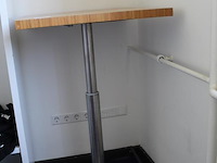 Hangtafel met houten blad. afmeting 70 x 70 x 112 cm. - afbeelding 2 van  2