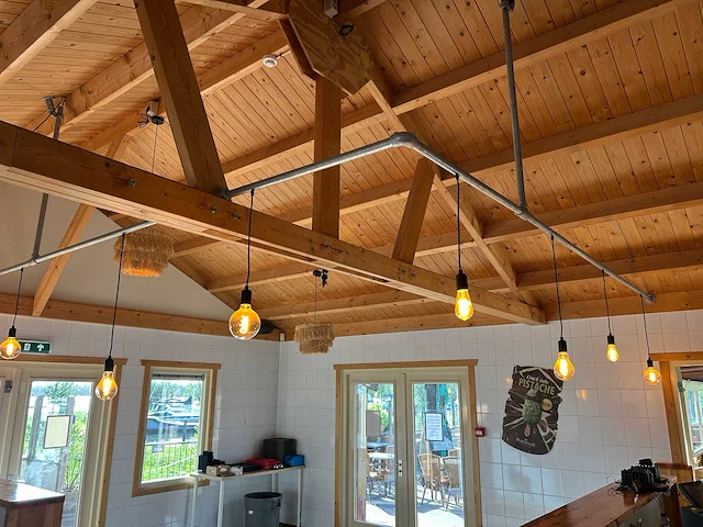 Hangverlichting met industriële buisconstructie - afbeelding 8 van  9