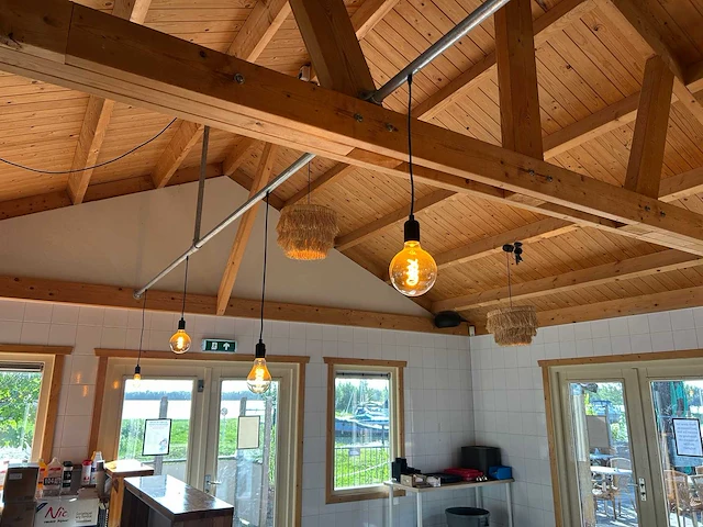 Hangverlichting met industriële buisconstructie - afbeelding 9 van  9