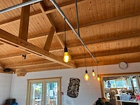 Hangverlichting met industriële buisconstructie - afbeelding 1 van  9