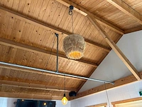 Hangverlichting met industriële buisconstructie - afbeelding 2 van  9