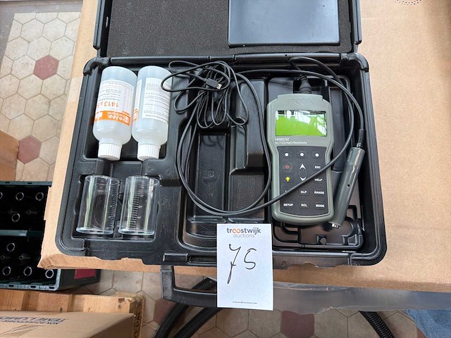Hanna instruments hi98192 ec/tds/nacl/resistivity meter met probe en koffer - afbeelding 1 van  3