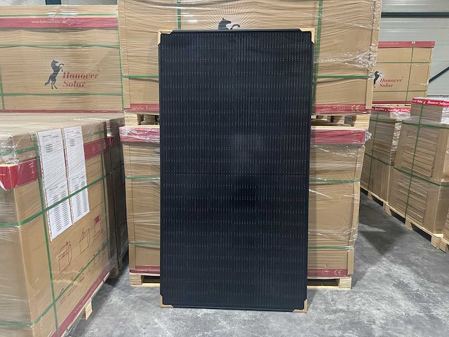 Hannover solar - set van 8 full black (430 wp) zonnepanelen (totaal 3.440 wp) - afbeelding 1 van  3