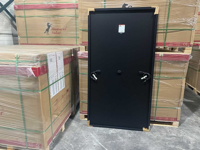 Hannover solar - set van 8 full black (430 wp) zonnepanelen (totaal 3.440 wp) - afbeelding 2 van  3
