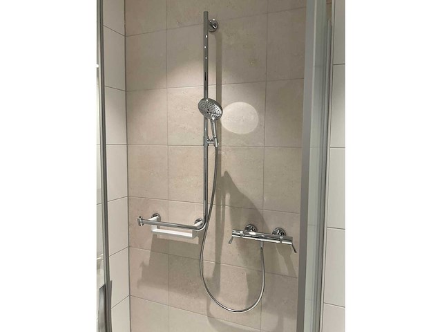 Hansgrohe douche thermostaatkraan met handdouche en douchestoel - afbeelding 2 van  8