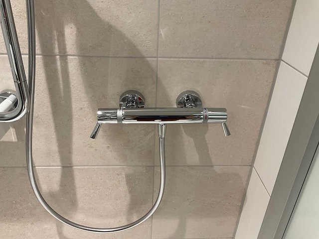 Hansgrohe douche thermostaatkraan met handdouche en douchestoel - afbeelding 3 van  8