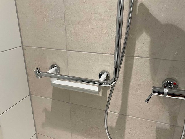 Hansgrohe douche thermostaatkraan met handdouche en douchestoel - afbeelding 5 van  8