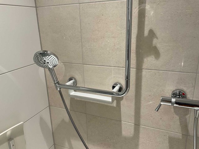 Hansgrohe douche thermostaatkraan met handdouche en douchestoel - afbeelding 6 van  8