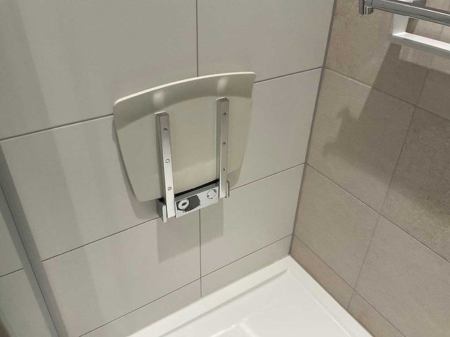 Hansgrohe douche thermostaatkraan met handdouche en douchestoel - afbeelding 8 van  8