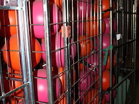 Hard plastc bollen op standaard 3 stuks - afbeelding 7 van  9